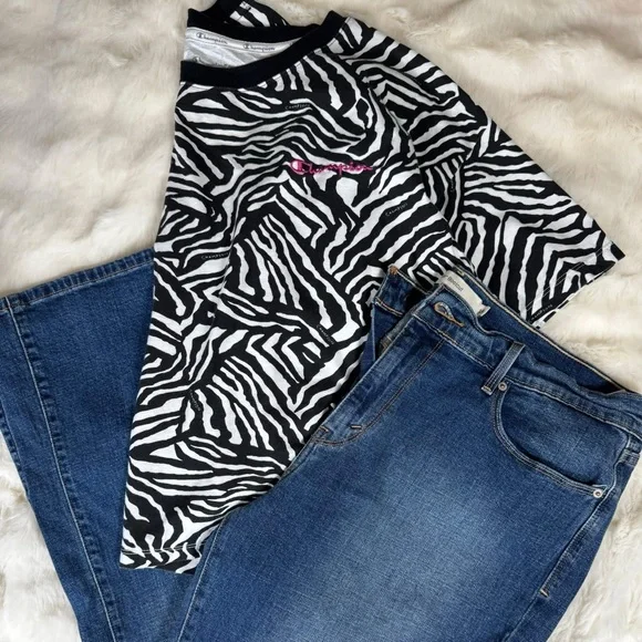 Champion Black & White Zebra Crewneck with Pink Logo Embroidery - Picture 3 of 3